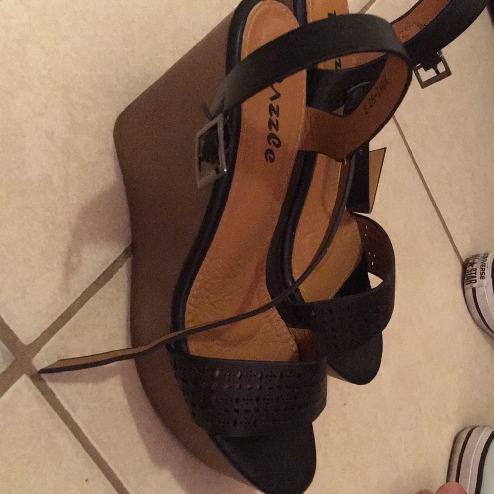 Platforms - Picture 3 of 3